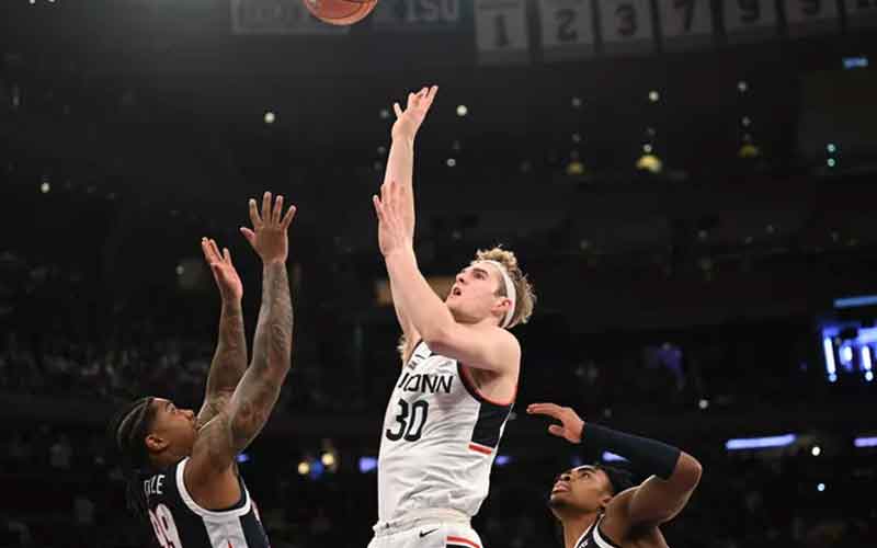 Connecticut 77, Gonzaga 71