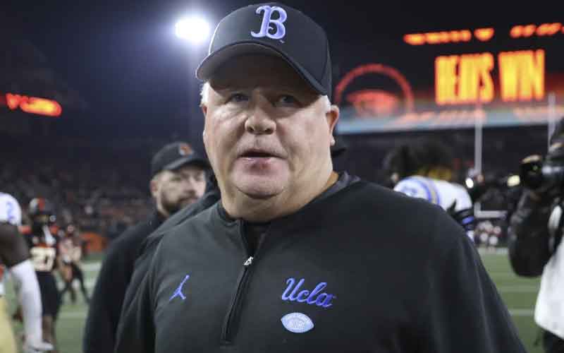 Chip Kelly steps down as head coach of Bruins