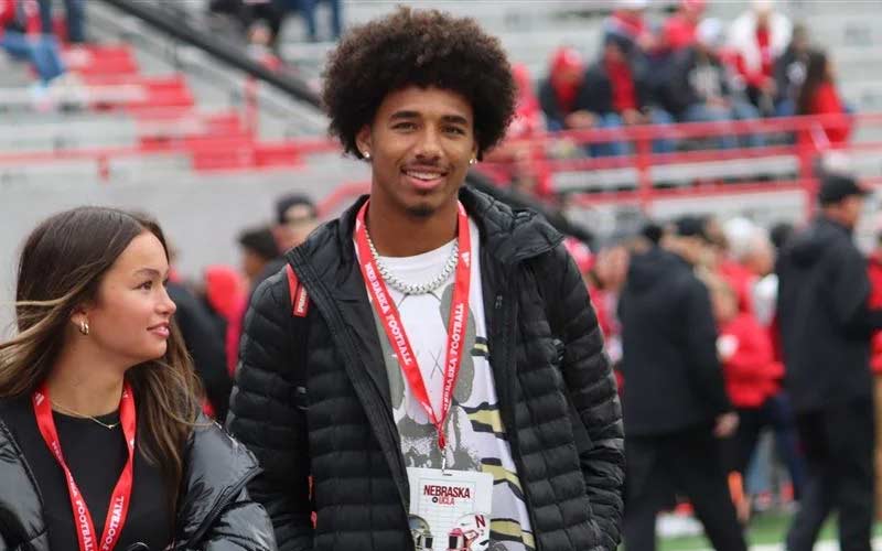 Mason James commits to Washington