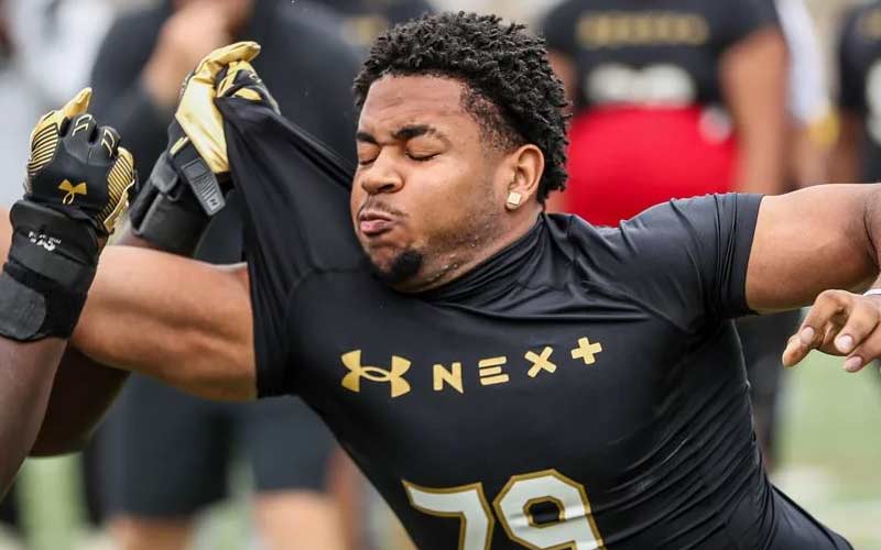 Richard Wesley commits to Texas