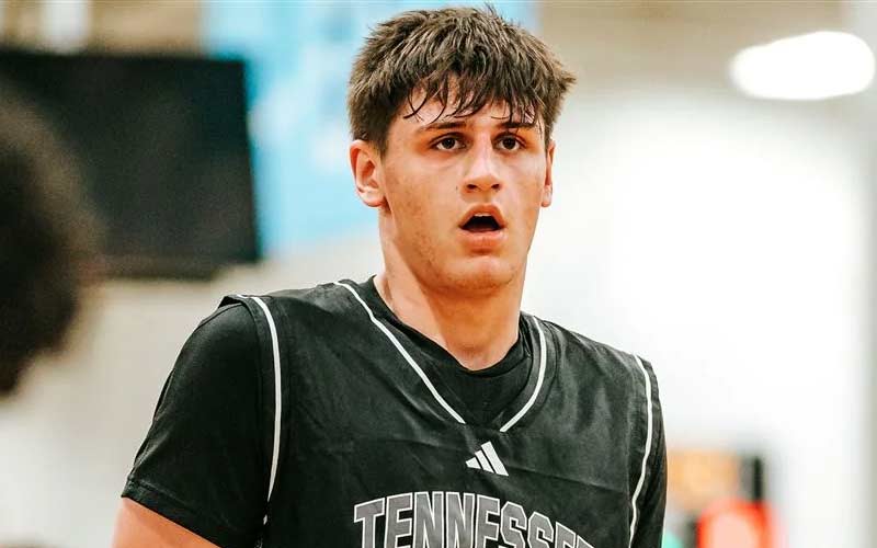 Trey Thompson commits to Iowa